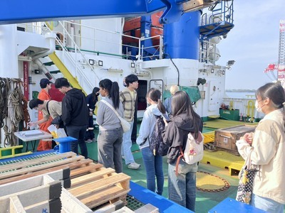 勵進號參訪2圖片